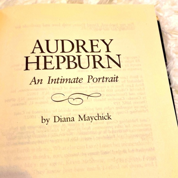 AUDREY HEPBURN  - AN INTIMATE PORTRAIT by DIANA MAYCHICK - Picture 2 of 5